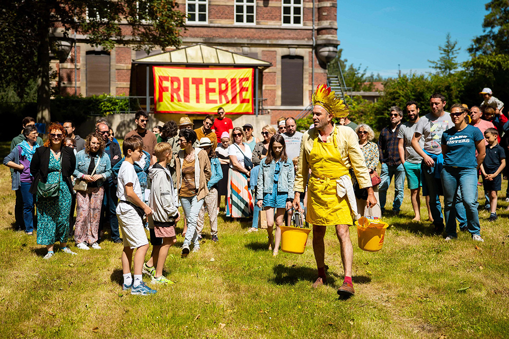 Le spectacle s’installe aux Quinconces : le parking ferme temporairement !